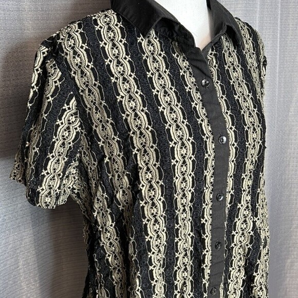 STYLE & CO WOMAN SIZE 1X BLACK AND GOLD BUTTON FRONT BLOUSE - Picture 3 of 8